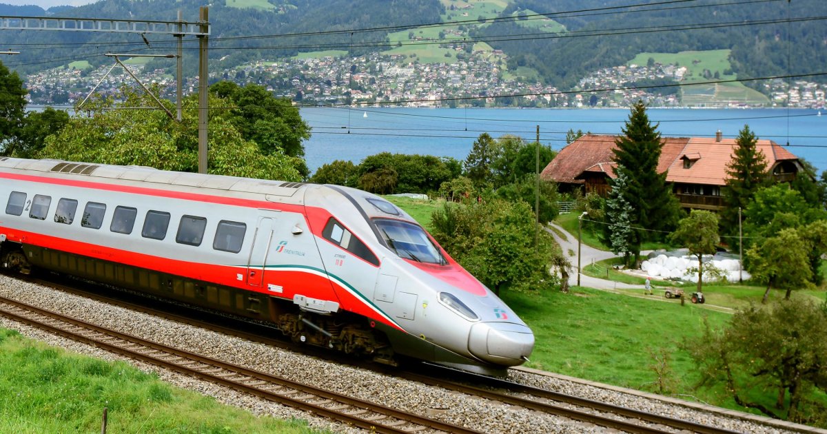 High speed train from Venice to Rome, standard class / Authentic Europe