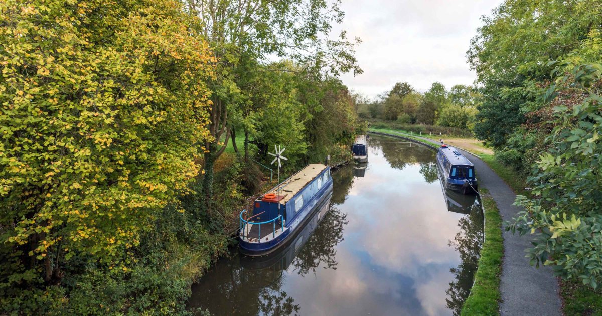 Discover the Stourport Ring on a canal boat / Authentic Europe