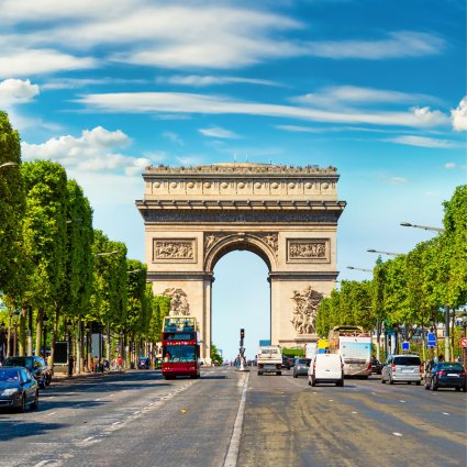 1-Day Hop-on, Hop-off bus tour in Paris / Authentic Europe